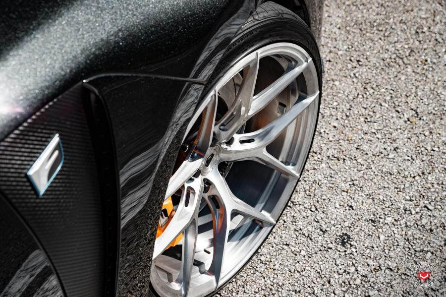 Детали экстерьера Lexus GS F on Vossen Wheels (S21-01) 2019 года  (фото 26 из 29)